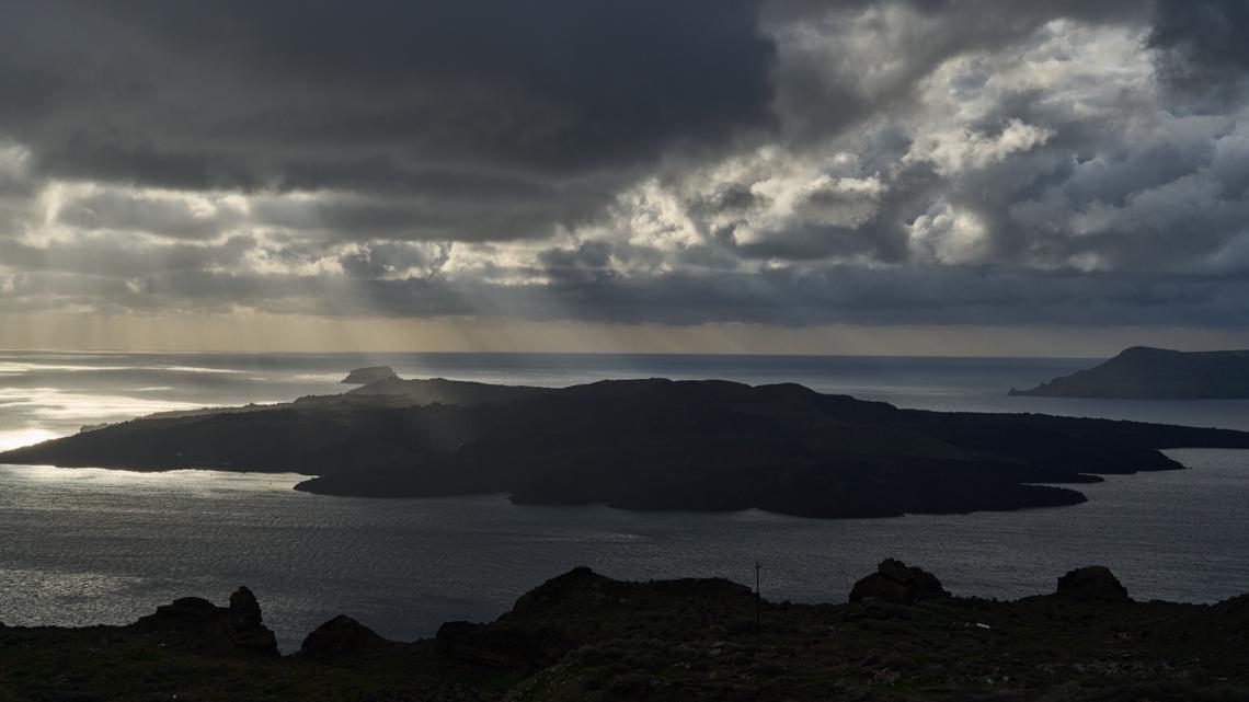 Moderate Earthquake Shakes Santorini: No Serious Harm Reported